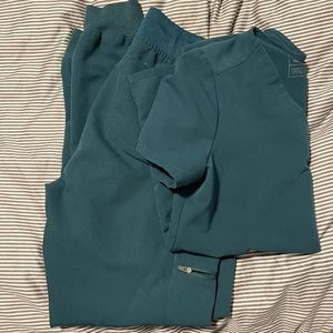 Figs scrub set in Caribbean Blue